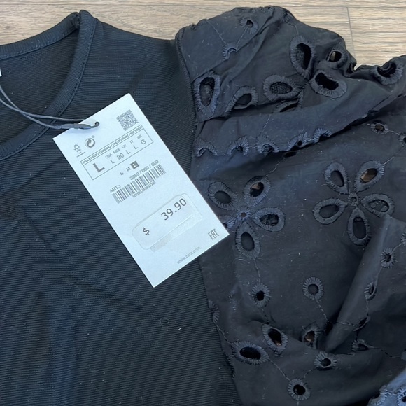 Gorgeous Zara lace bell sleeve top - Picture 4 of 6